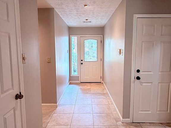 3rd image of 630 Lake Forest Ct