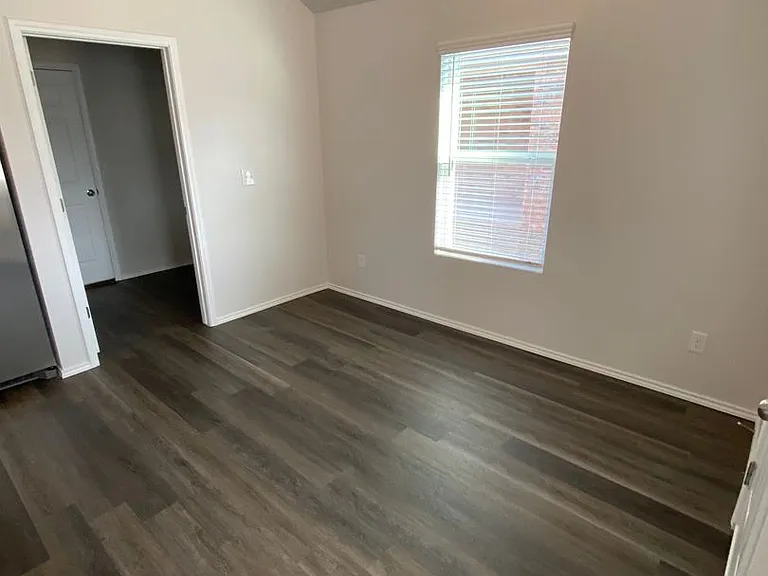 2027 Taylor St — Photo 11