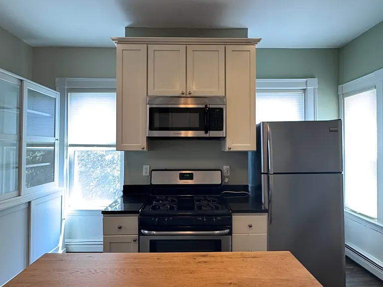 401 Washington St #3 — Photo 2