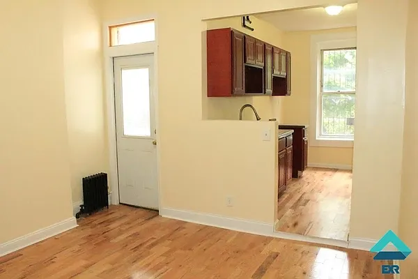 Rented by EXR | media 22
