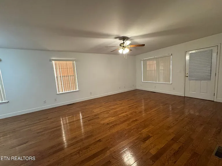 715 Gloucester Ave — Photo 8