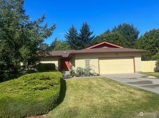 112 Starry Rd, Sequim, WA 98382