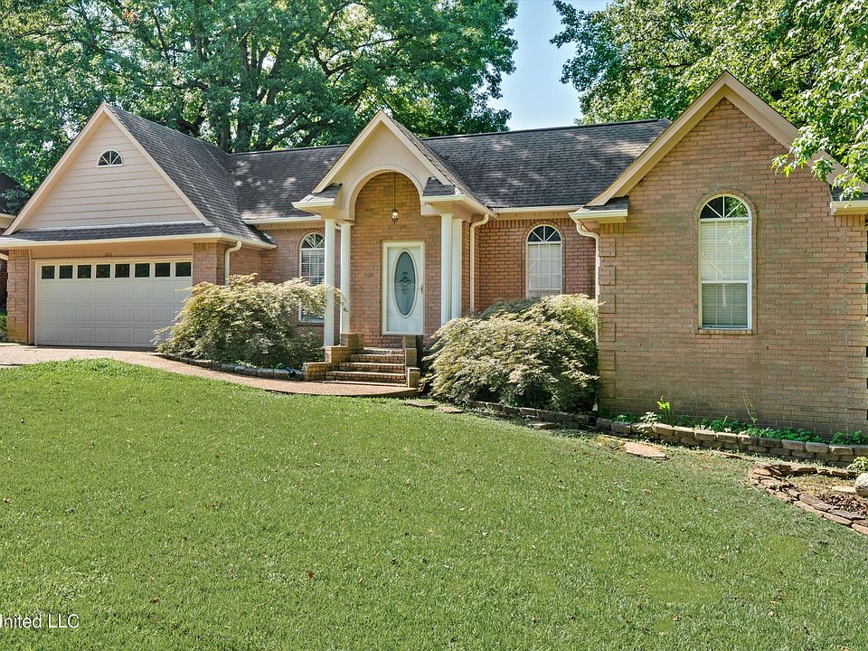 1st image of 1211 Carriage Dr S