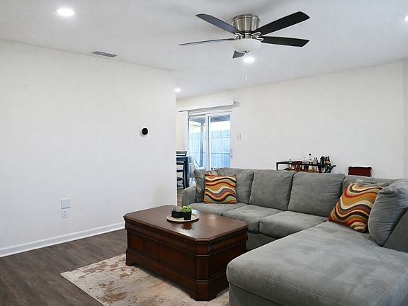 3rd image of 2223 Ridgedale Dr