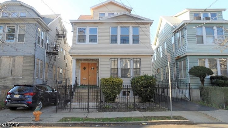 1st image of 165 S Munn Ave