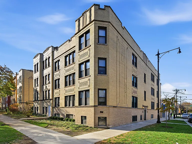 2507 W Catalpa Ave — Photo 1