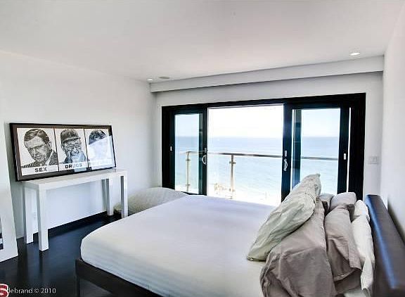 Bedroom facing the ocean