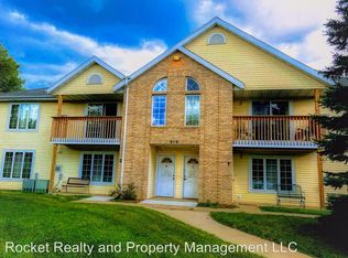 916 Monroe St APT 2, Fort Atkinson, WI 53538