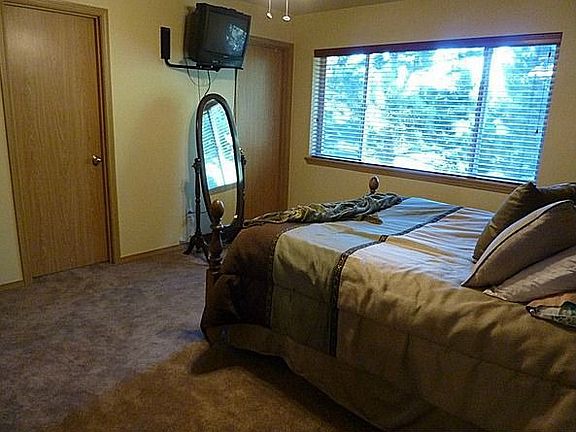 4th image of 15815 Admiralty Way APT C6