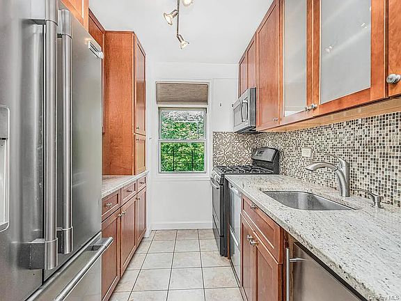 4th image of 4525 Henry Hudson Pkwy W #404