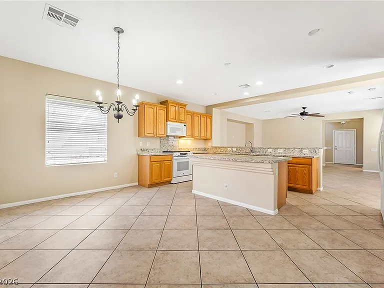 2155 Spurs Ct — Photo 12