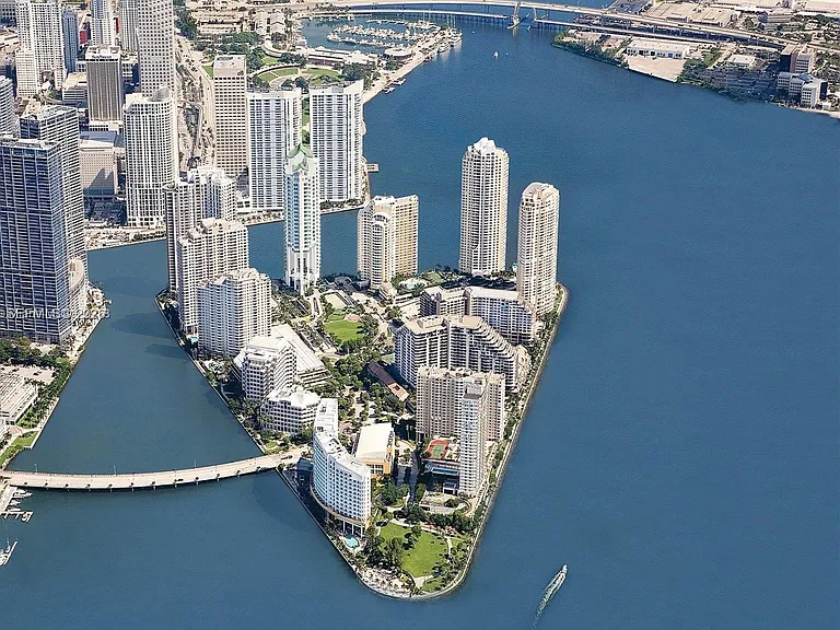 801 Brickell Key Blvd #L01 — Photo 2