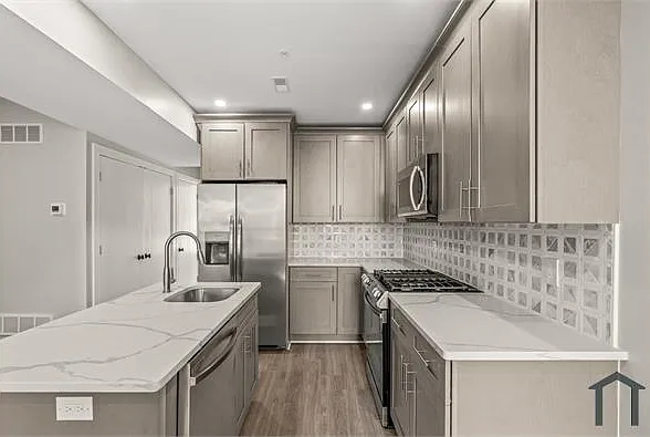 2218 N Franklin St #C — Photo 7