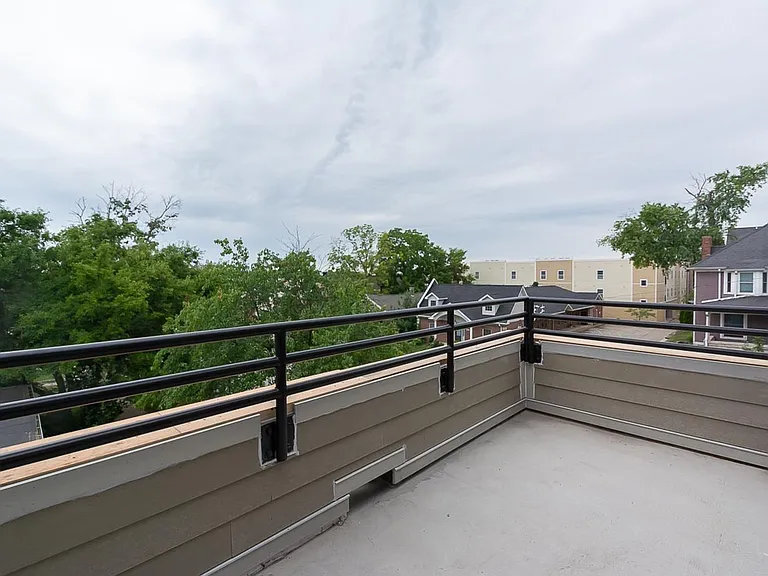 The Bentley Apartments — Photo 62
