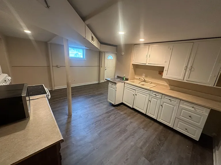 2415 Duncan St — Photo 19