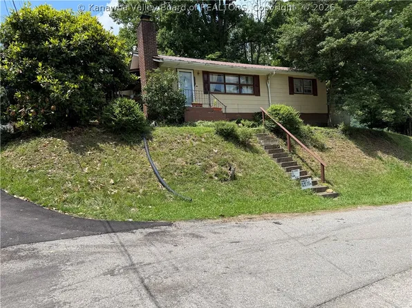 355 3rd Ave W, Madison, WV 25130