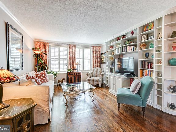 4th image of 3059 S Buchanan St APT A2