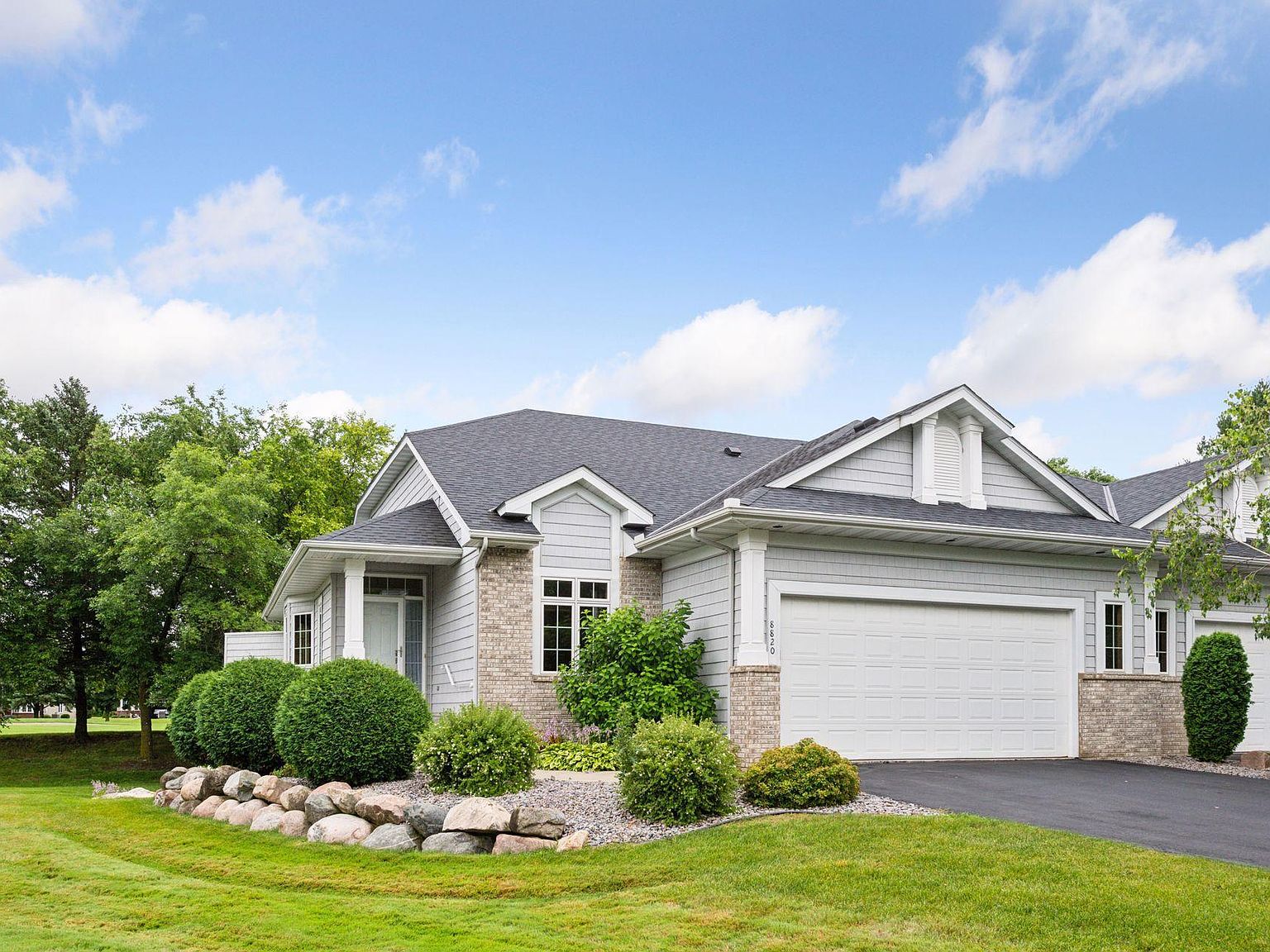 8820 Pointe Vista Dr