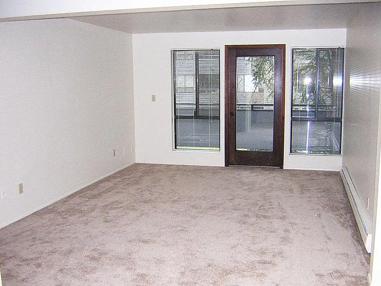 Nor'Easter Apartments — Photo 7