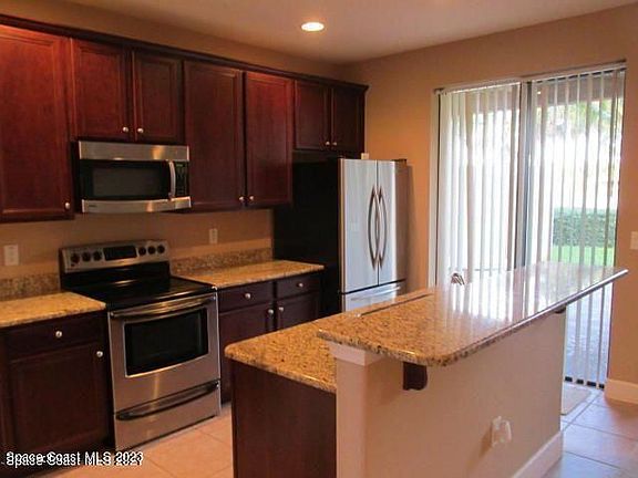5th image of 765 Ventura Dr #765