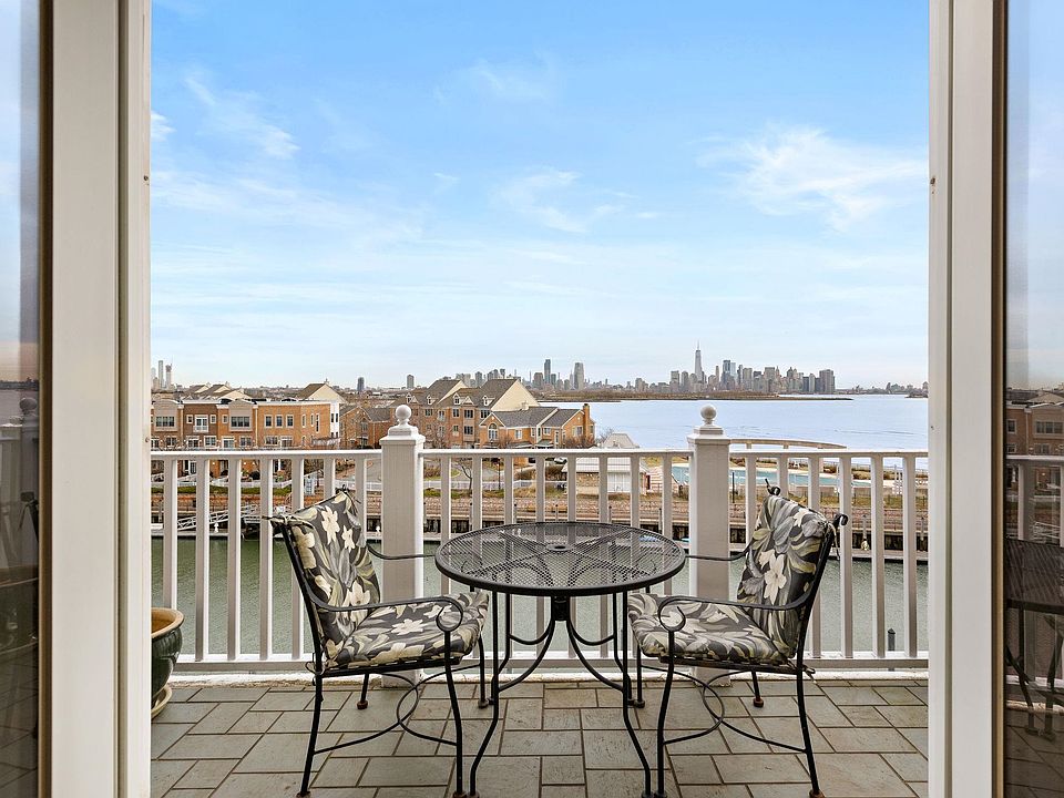 2nd image of 109 Shearwater Ct E #Penthouse 41