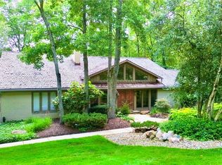 8661 Tanglewood Trl, Chagrin Falls, OH 44023