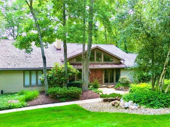 8661 Tanglewood Trl, Chagrin Falls, OH 44023