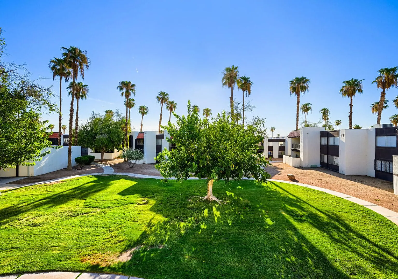 3 Bedroom Condo in the Heart of Las Vegas — Photo 1
