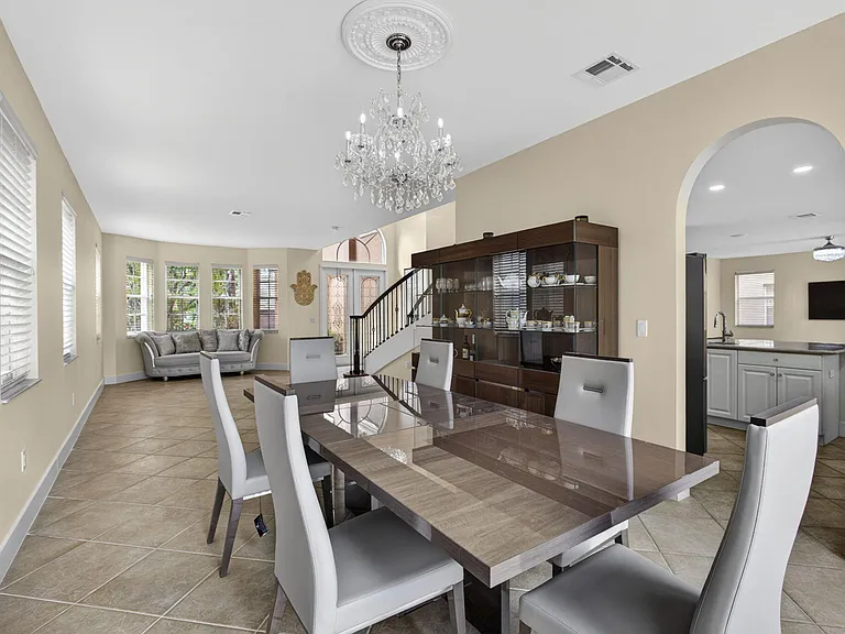 1724 Annandale Cir — Photo 16