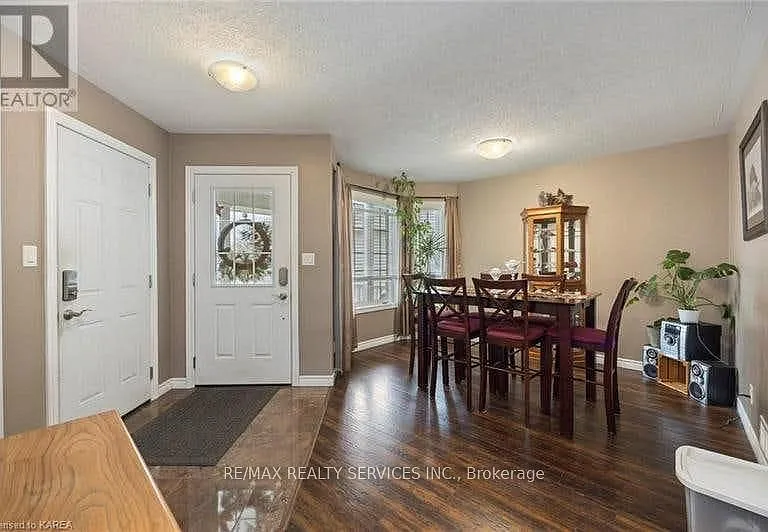 172 Macdougall Dr — Photo 9
