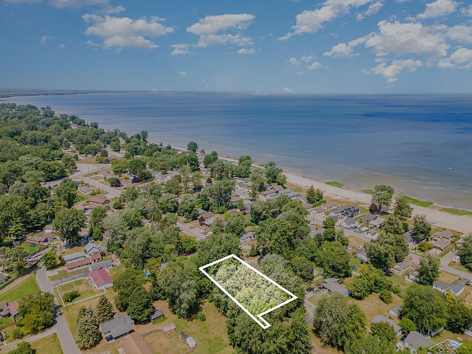 1st image of 870 Shady Shore Dr
