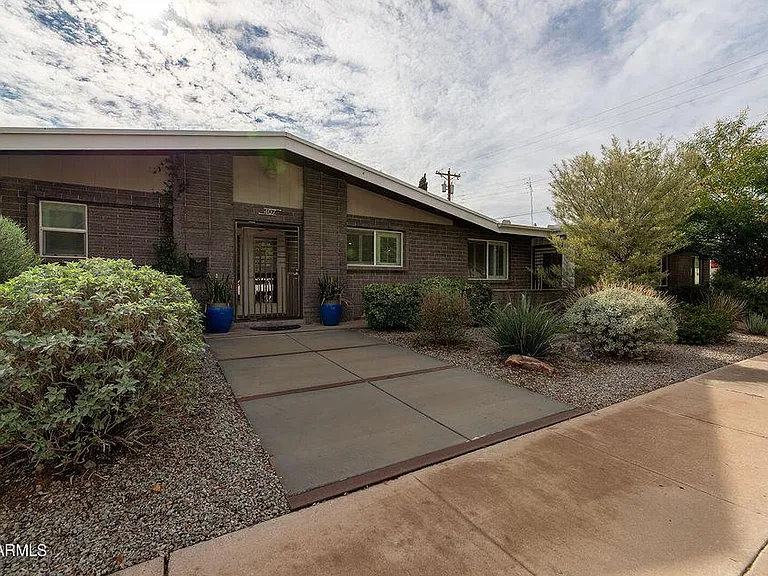 407 E Aepli Dr — Photo 2