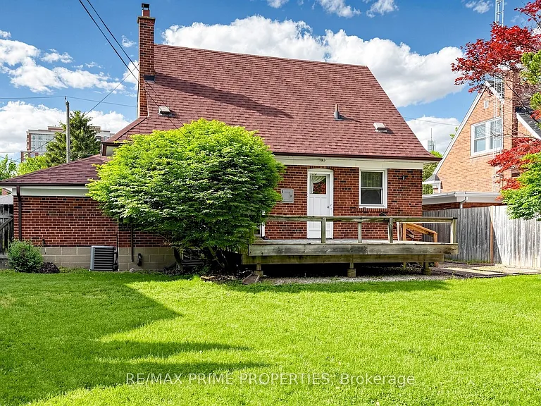 33 Irvington Cres — Photo 31