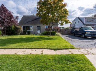 24 Silo Ln, Levittown, NY 11756