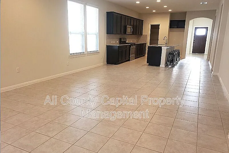 4 bed, 2.0 bath, 1848 sqft, $2,300 — Photo 4