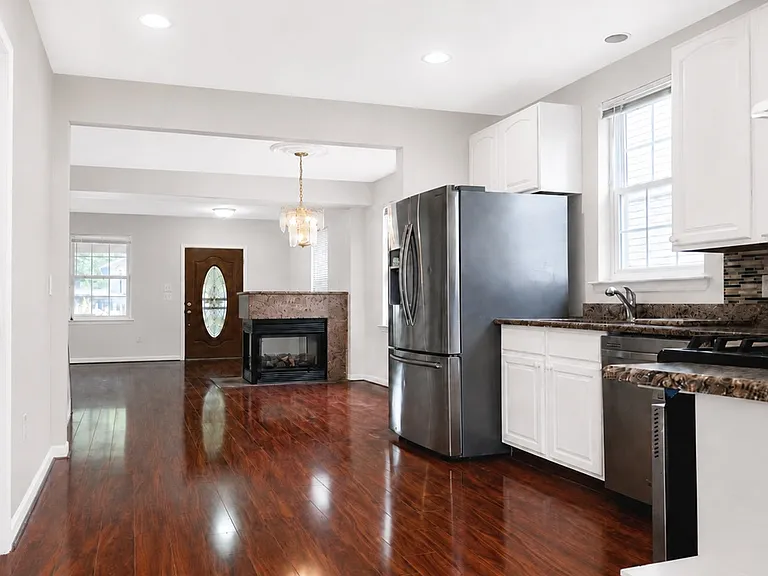 2603 Hamlin St NE — Photo 2