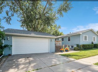 271 Lynda Dr NW, Cedar Rapids, IA 52405
