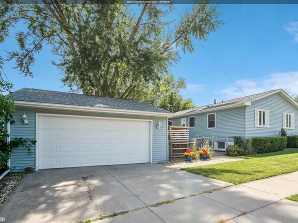 271 Lynda Dr NW, Cedar Rapids, IA 52405