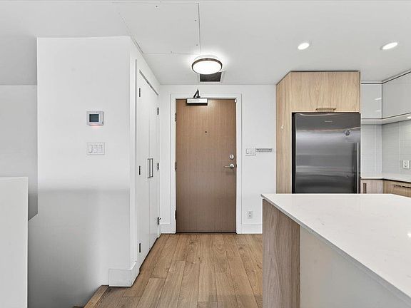 3rd image of 680 Seylynn Cres #610
