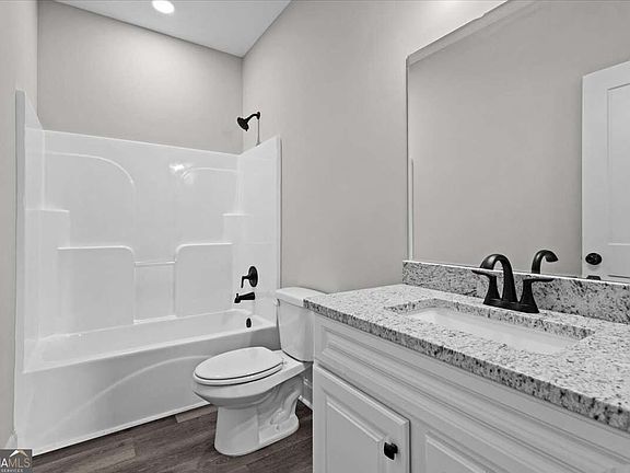 4th image of 145 Walraven Pl