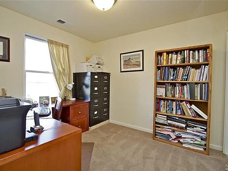 432 Lindberg Cir — Photo 8