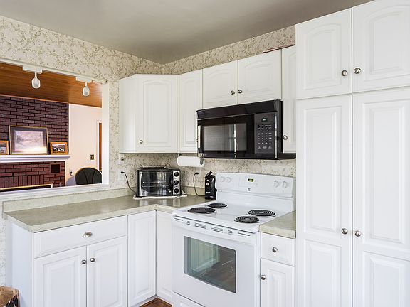 5th image of 207 E Birdsall St
