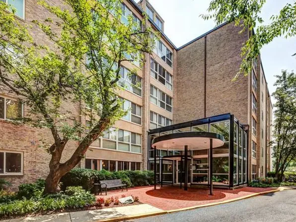 4970 Battery Ln APT 406, Bethesda, MD 20814