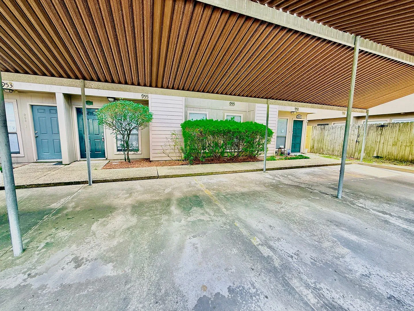 2 Bedroom Townhouse located off Bluebonnet — Photo 3