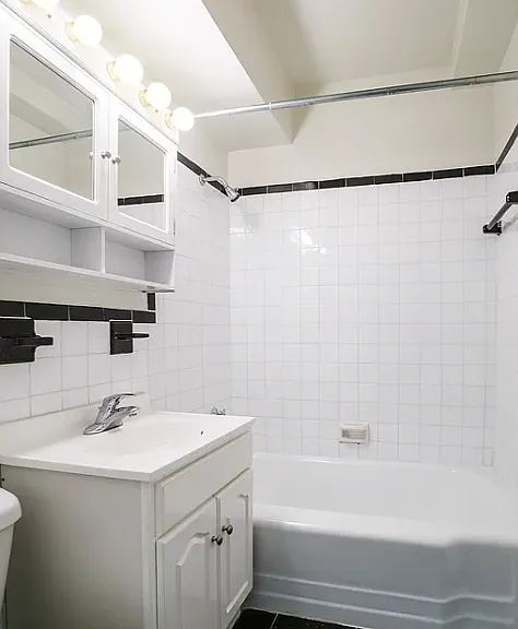300 E 46th St #8A — Photo 5