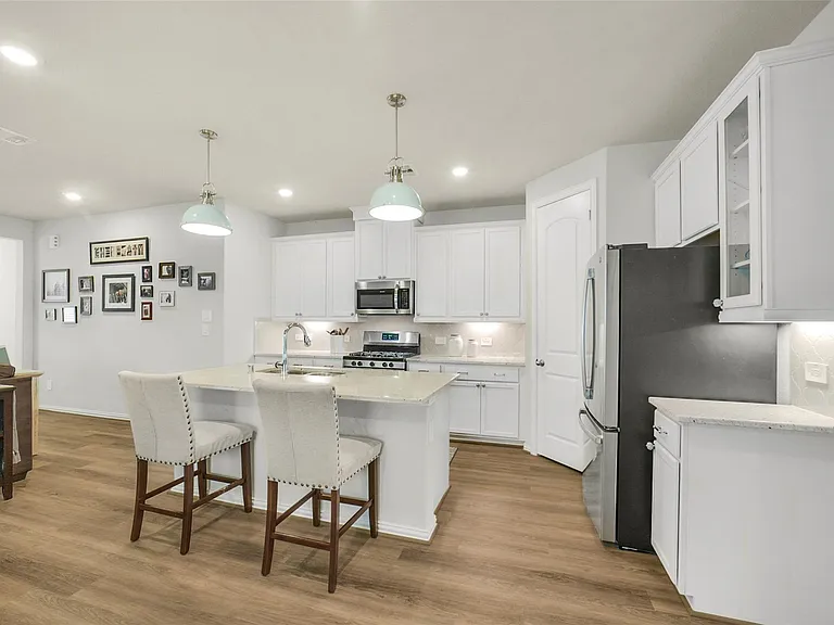 221 Woods Rose Ct — Photo 9