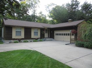 7163 S Walker Rd, Spring Lake, MI 49456