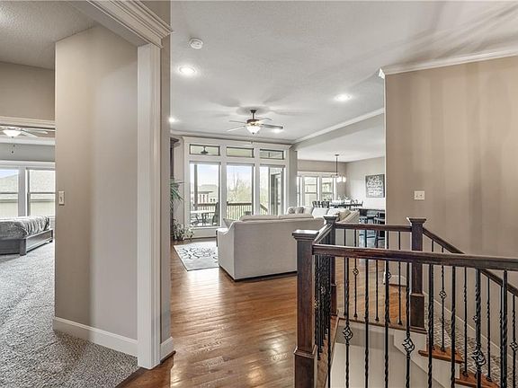 3rd image of 1696 NE Parkwood Dr