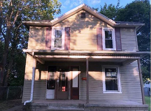 118 Roe Ave photo 1