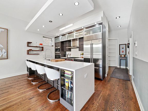 3rd image of 1113 N Ashland Ave #1